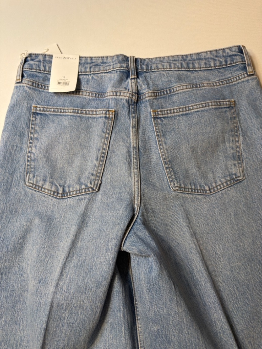 NWT Free Assembly Women's High Rise 70's Wide Leg Straight Jeans 12/31" Inseam - Picture 5 of 8